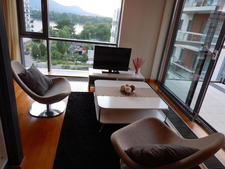 Imadnivalo Medences Hotellakas Szaunaval. 부다페스트 외부 사진