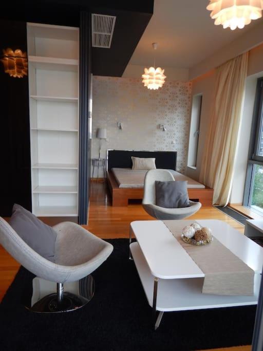 Imadnivalo Medences Hotellakas Szaunaval. 부다페스트 외부 사진